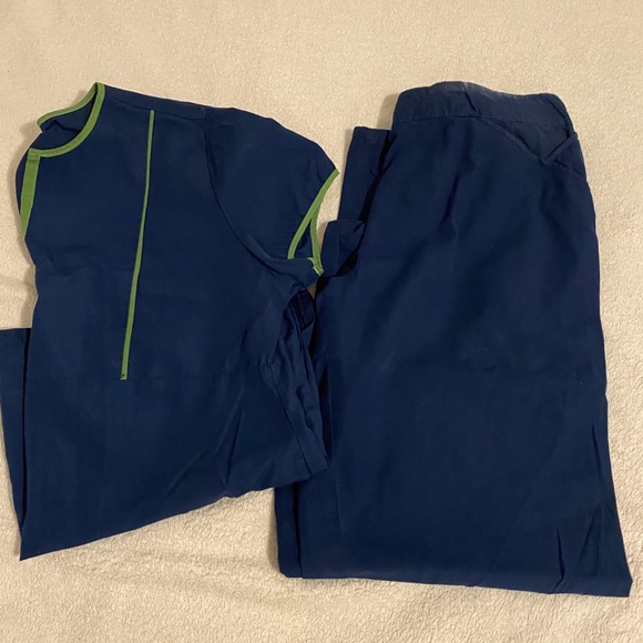 Scrub set - Picture 2 of 2